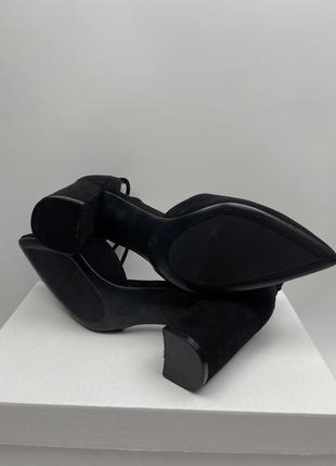 Чорні замшеві босоніжки рр 40 з каблучком та шнурівкою4 фото