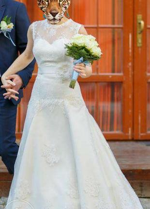 Сукня кольору айворі, слонової кістки, святкову сукню