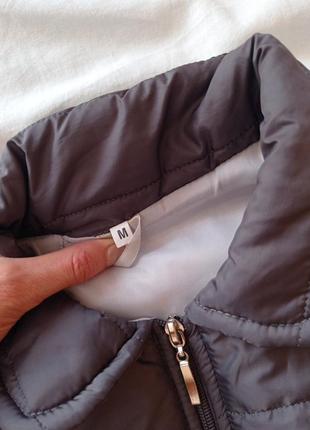 Куртка приталена з рясною баскою5 фото
