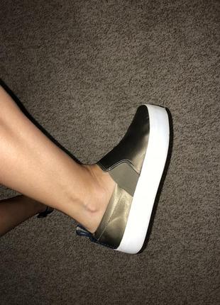 Круті слиппы від bershka