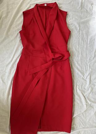 Червона сукня