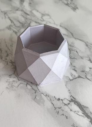 Гипсовое кашпо фиолетовое