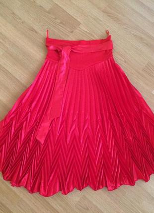 Красная плиссированная юбка3 фото