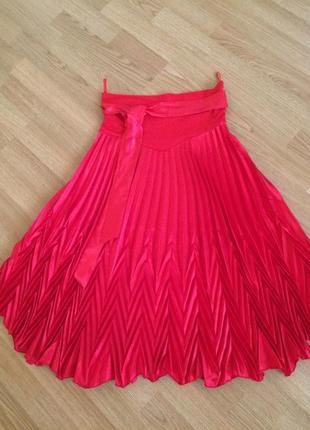 Красная плиссированная юбка1 фото