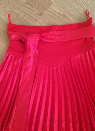 Красная плиссированная юбка4 фото