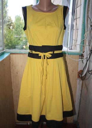 Красивое солнечное платье с поясом