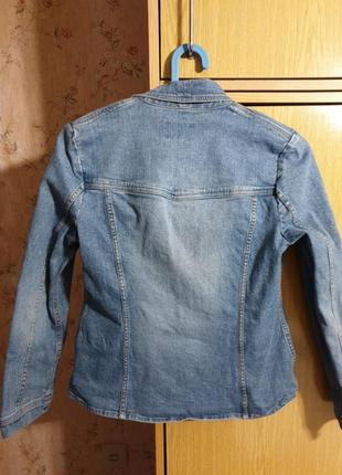 Стильная стрейчевая джинсовая куртка  dubster от h&m2 фото