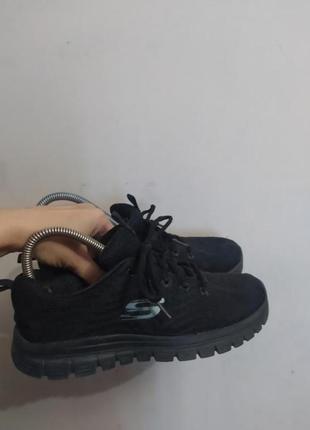 Skechers.легкі бігові кросівки на пінці.