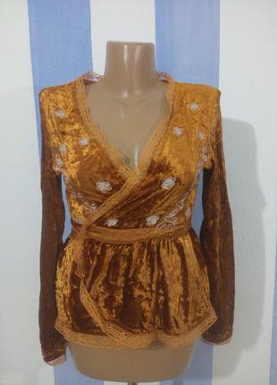 Нарядна оксамитова блуза