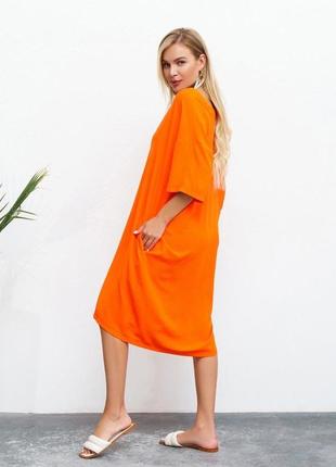 Оранжевое свободное платье с v-образной горловиной2 фото