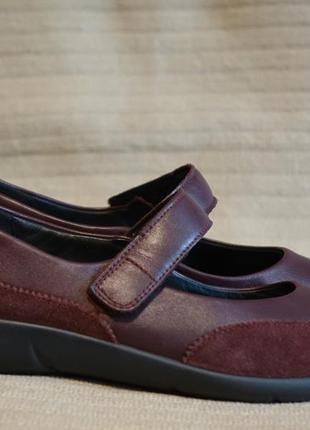 Гарненькі бордові об'єднані шкіряні туфельки мокасинного стилю hotter англія. 7 1/2 р.
