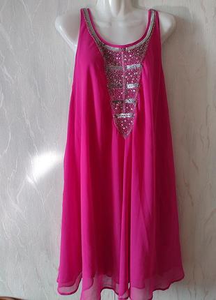 Очень красивое и нарядное расклешенное платье с вышивкой