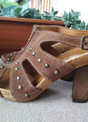 100% шкіряні іспанія супер зручні пробкова підошва босоніжки на танкетці супер якість!!!