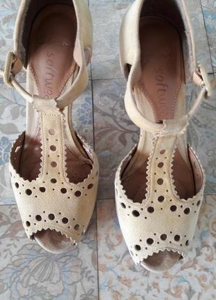 Босоножки clarks р.36 (uk3,5) в хорошем состоянии