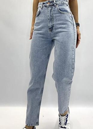 Джинсы мом
