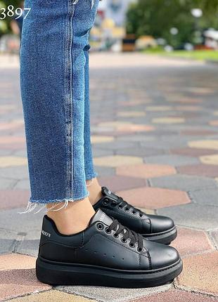 Шикарные женские кроссовки