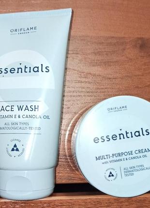 Гель для очищення обличчя і крем essentials