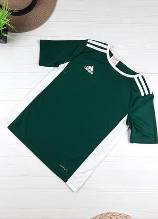 Спортивна футболка від adidas 9-10 років, 134-140 див.