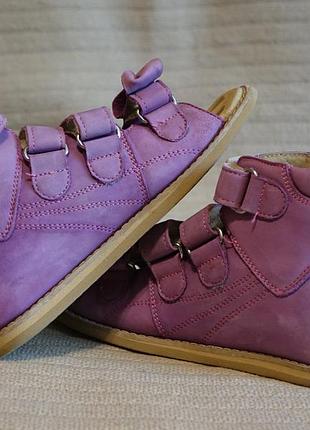 Красивые ортопедические кожаные босоножки сиреневого цвета aurelka польша 30 р. ( 20 см.)