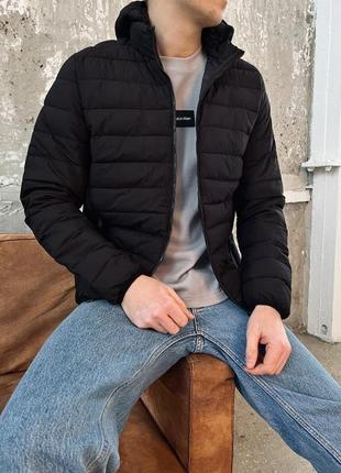 Чоловіча куртка з капюшоном / чорна
