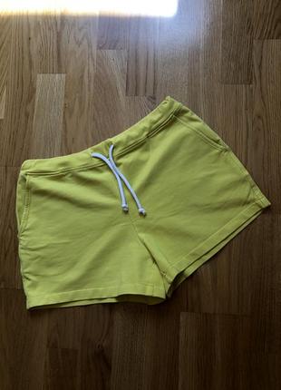 Жіночі міні шорти.