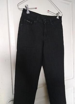 Классные чёрные джинсовые капри