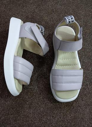 Кожаные босоножки