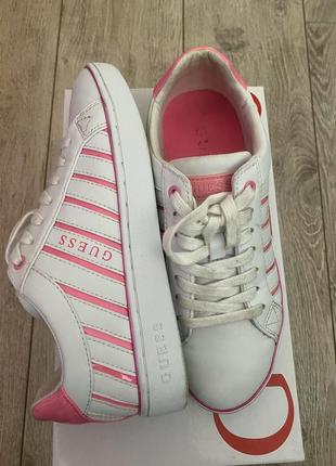 Кросівки guess