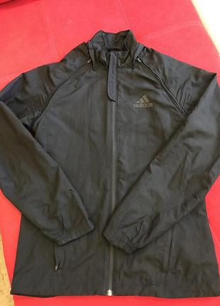 Ветровка жилетка adidas.