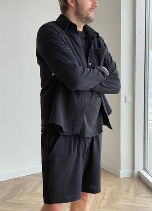 Чёрный мужской костюм свободная рубашка на пуговицах с карманом длинным рукавом чёрная футболка шорты с резинкой карминами муслин3 фото