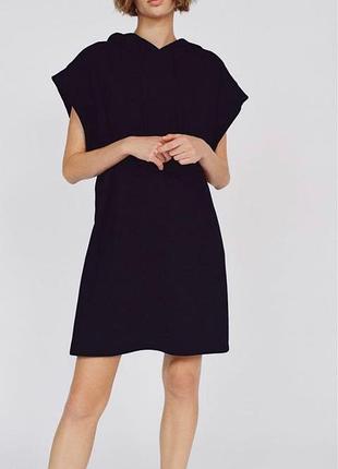 Платье zara с капюшоном на регулируемом шнурке и короткими рукавами
