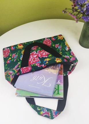 Женская сумка зеленая с цветами тканевая прямоугольная с подкладкой 46*35*8 см5 фото