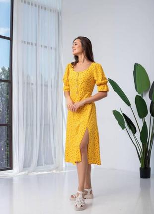 Яркое желтое женское платье на лето из натурального штапеля с цветочным принтом, отрезное по талии (44 по 50)5 фото