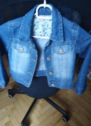 Піджак для дівчинки.