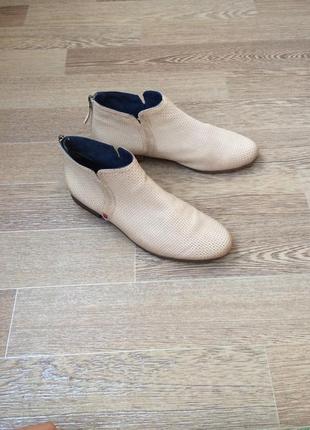 Кожаные перфорированые дезерты полусапожки tamaris