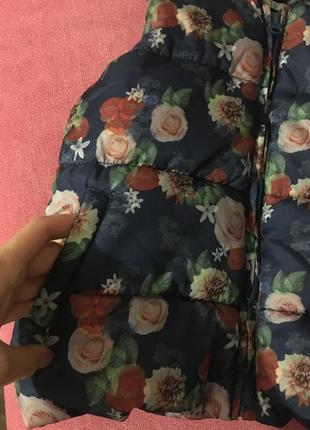 Безрукавка на дівчинку 5-6 років 2