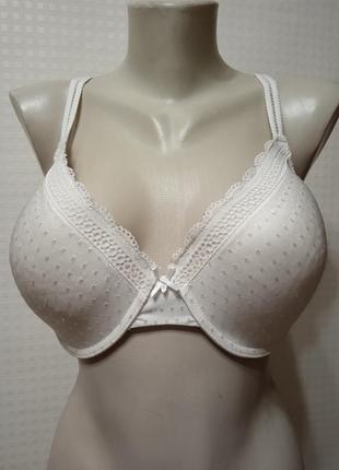 Бюстгальтер на поролоне, на косточке 90с