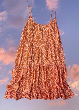 Оранжевое воздушное цветочное платье на бретельках1 фото