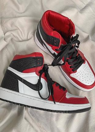 Nike air jordan 1 retro high black red white 1 жіночі кросівки найк аїр джордан7 фото