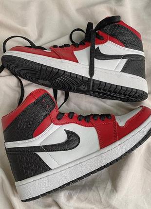 Nike air jordan 1 retro high black red white 1 жіночі кросівки найк аїр джордан8 фото