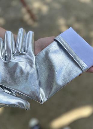 Перчатки серебряные серебро, блестящие длинные, атласные, золото и красные