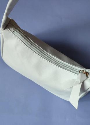 Біла сумочка з короткою ручкою9 фото
