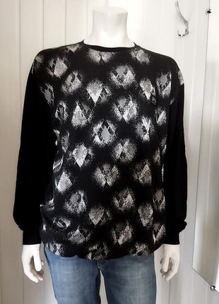 Джемпер чорного кольору бренда.max way