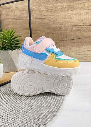 Яскраві кросівки для дівчинки 2