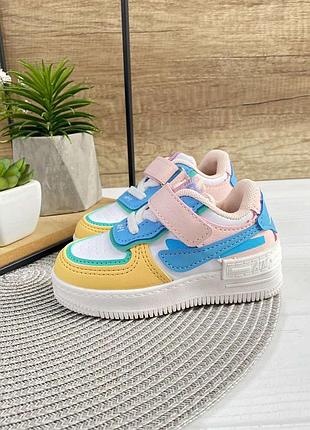 Яскраві кросівки для дівчинки 4