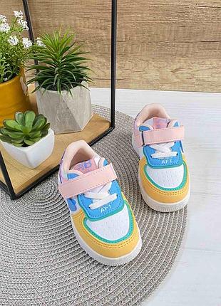 Яскраві кросівки для дівчинки 3