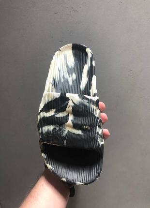 Тапки тапочки yeezy adilette slide carbon шлепки3 фото