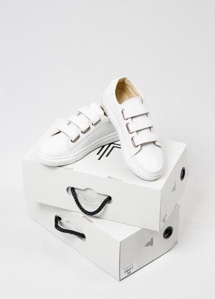 Стильні білі шкіряні кеди, кросівки на шнурівці8 фото