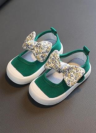 Стильні спортивні кеди макасини