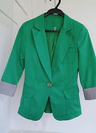 Пиджак женский зеленый